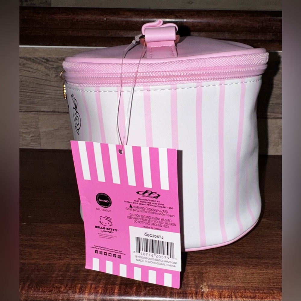 ✅ Super Cute 🥰 Hello  Kitty Super Cute Makeup / Cosmetic Bag -NEW - Picture 12 of 14